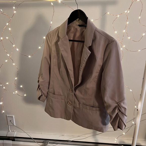 Blazer - Picture 2 of 3